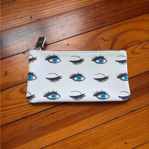 Rodan Fields White cosmetic bag Wink
New